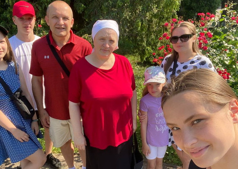 «Віримо, що обов’язково повернемось додому. Без віри майбутнє неможливе» – історія родини з Луганщини