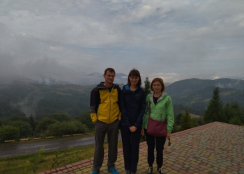 Крізь заміноване поле: як родина маріупольців дивом вибралася з окупованого міста