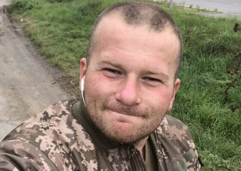 «Вже й рік минув, як син на небесах. А я ще досі на дзвінок чекаю» – історія захисника-кам’янчанина Олександра Логвіна