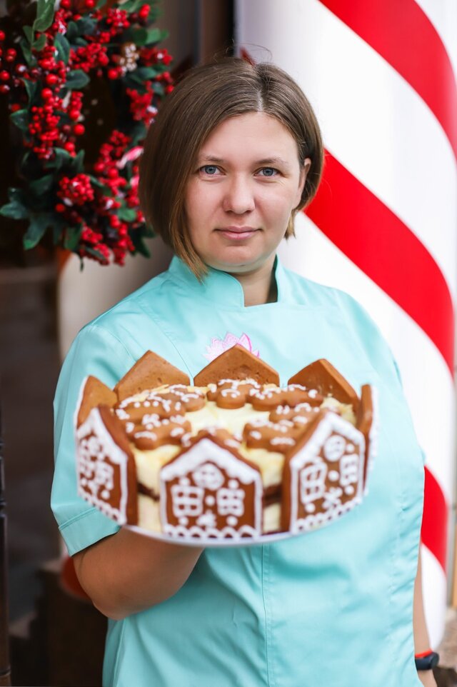 Загалом, як зазначає кондитерка, її мета – не просто випікати тістечка чи торти, а навчати кондитерському мистецтву, створювати спеціальні курси. Фото: з архіву Діани Логінової