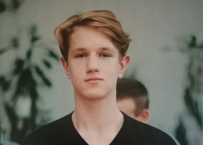 У будні й свята дорога одна – на могилу єдиного сина: історія захисника Тараса Чвартацького