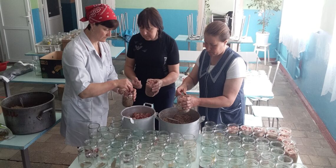 Щоб учні в граніті до шкіл не повертались