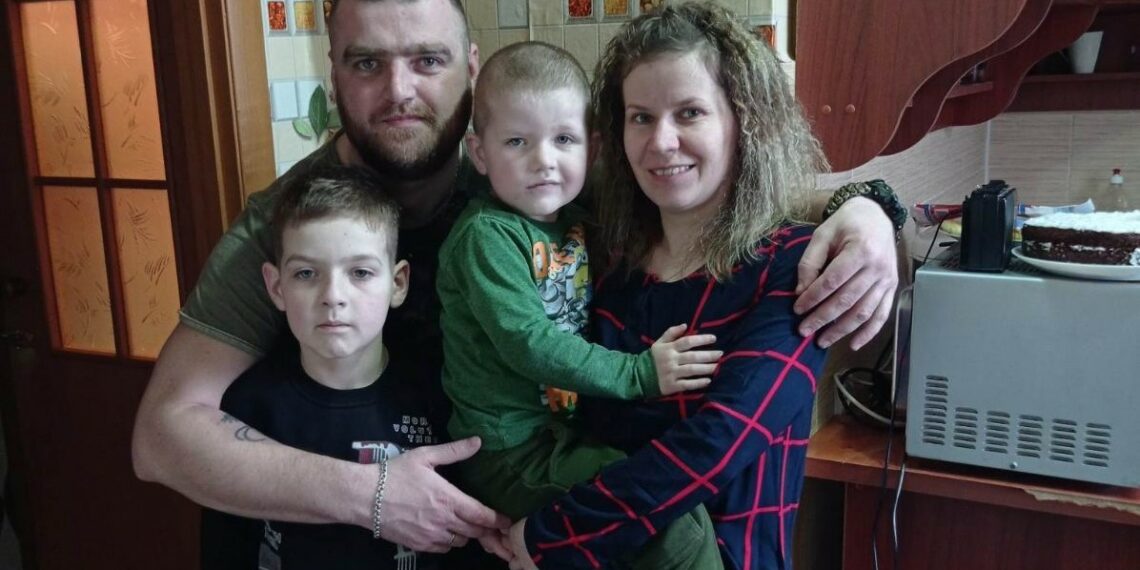 Олег, Олена і їхні сини були дружною родиною, мріяли про власний будинок. Не судилося… Фото з архіву родини Олега Островця.