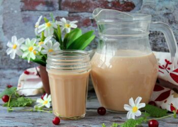 Пряжене молоко можна приготувати вдома