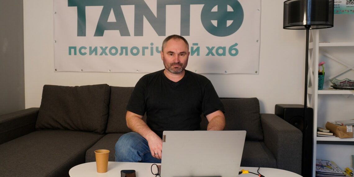 «Зараз потрібно приділити увагу сім’ям, родинам військових. Адже цивільні страждають більше, ніж військові», – каже Денис Дудник. Фото з архіву Дениса Дудника.