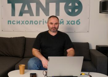 «Зараз потрібно приділити увагу сім’ям, родинам військових. Адже цивільні страждають більше, ніж військові», – каже Денис Дудник. Фото з архіву Дениса Дудника.
