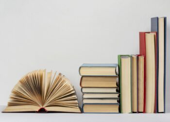 Слово «мрія» належить авторству Михайла Старицького, а «мистецтво» – Олені Пчілці