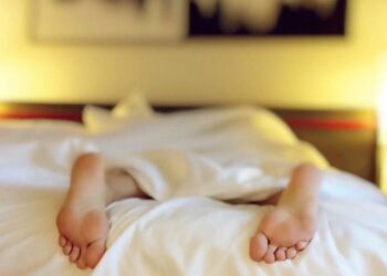 Спати ногами до виходу – погана ідея?