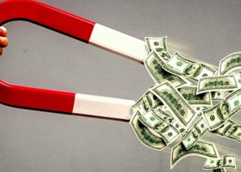 Під час війни більшу частину заощаджень краще тримати у готівці. Фото: T1.ua