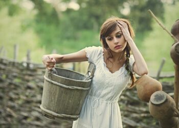 Порожнє відро добра не принесе?