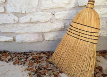 Віник в домі: прикмети й перестороги