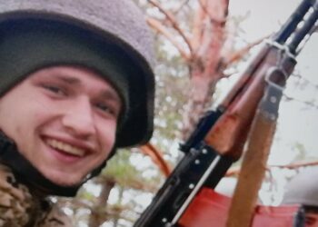 Війна забрала у матері єдиного сина. Фото з сімейного архіву.