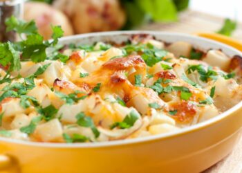 Яєчна запіканка з молодою картоплею. Фото: shuba.life