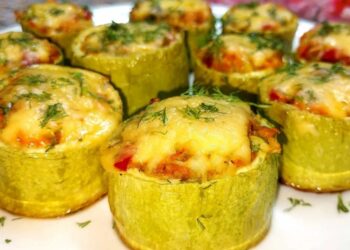 Запечені фаршировані кабачки. Фото: zhyttia.com.ua