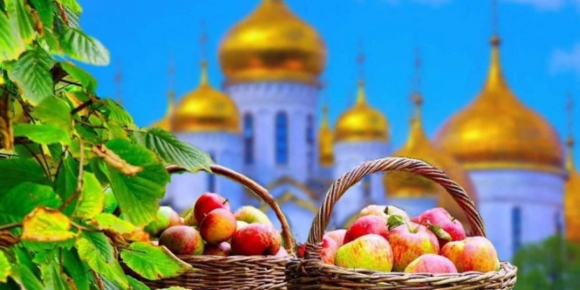 У серпні у храмах освячують зілля, мак, мед, плоди – як вдячність Богу за новий врожай. Фото: odessa-life.od.ua