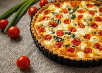 Кіш з помідорами. Фото: smachno.ua