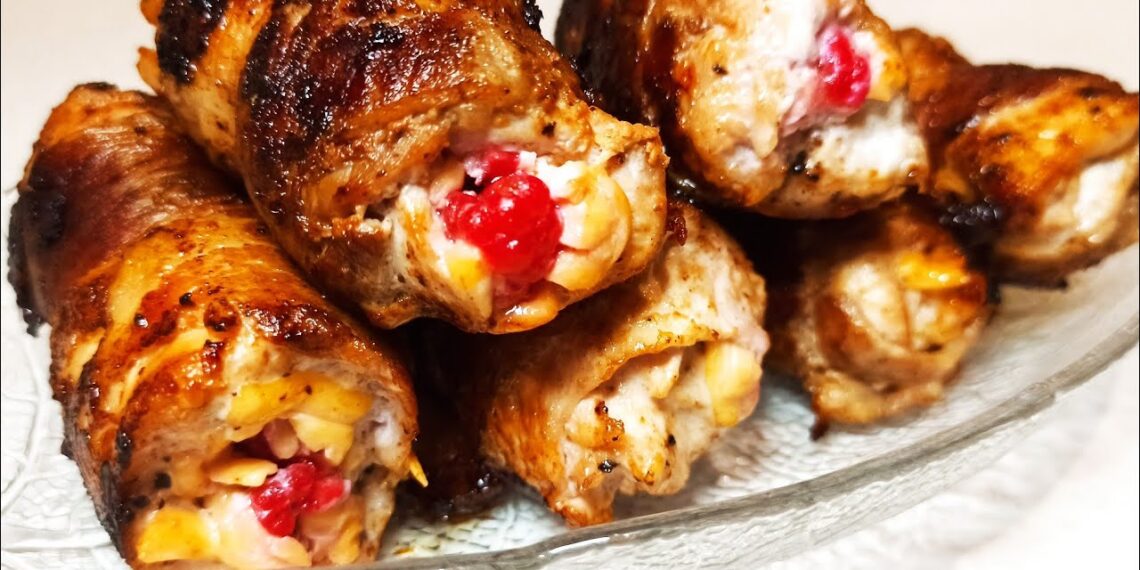 Курка з ягодами та сиром. Фото: i.ytimg.com