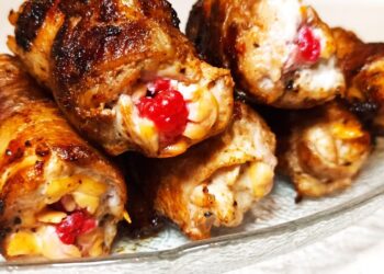 Курка з ягодами та сиром. Фото: i.ytimg.com