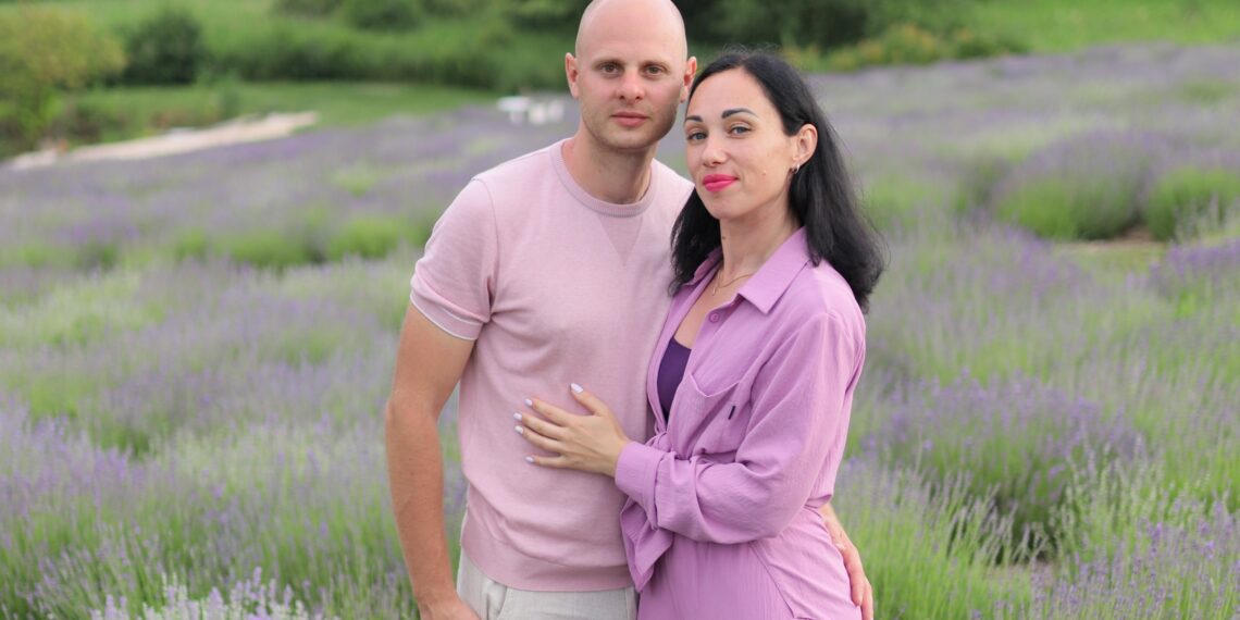 «Я – серце нашої справи, а чоловік мозок. Наш парк – це не просто лавандове поле, а й затишок, душа, гармонія та любов. Тут можна зняти стрес, зарядитися позитивною енергією і ресурсом на рік вперед», –каже Алла Кущ. Фото з домашнього архіву родини Кущів.