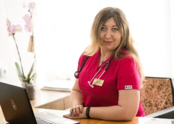 До фото: Щоб потрапити в наше відділення, потрібно мати скерування від сімейного лікаря», – каже Світлана Візірік. Фото з архіву лікарки.