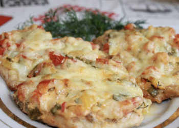 Куряче філе з яблуками. Фото: sensatsiya.com