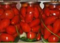 Щоб помідори зберігалися довго, слід консервувати томати пізніх сортів. Фото: i.ytimg.com