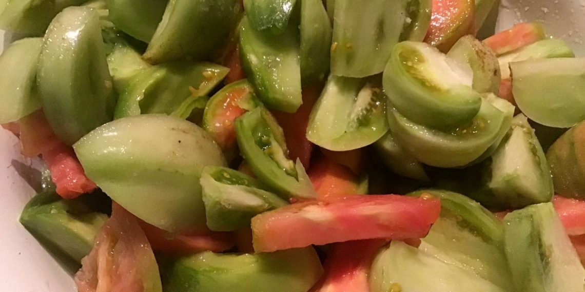 Салат із зелених помідорів. Фото: zelenasadyba.com.ua