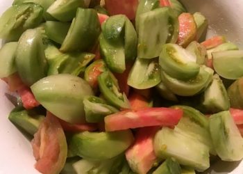 Салат із зелених помідорів. Фото: zelenasadyba.com.ua