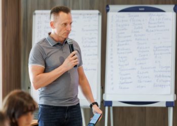 "Ми об’єдналися, щоб допомагати один одному", каже Олексій Кудінов