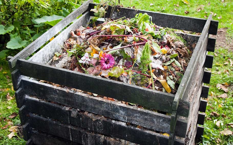 Яму для компосту облаштовувати нескладно. Фото: media.price.ua