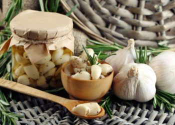 Маринований часник по-корейськи. Фото: shuba.life