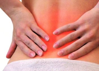 Протягом життя практично кожен відчуває біль у попереку. Фото: newspine.ua