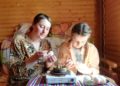Любов Пониполяк з донечкою Христинкою продовжують створювати красу