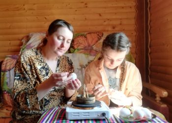 Любов Пониполяк з донечкою Христинкою продовжують створювати красу