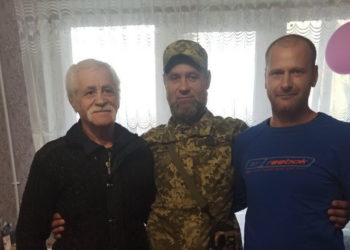 Володимир Броніславович разом з сином Олександром та племінником-військовим, який загинув через кілька тижнів після цього фотографування