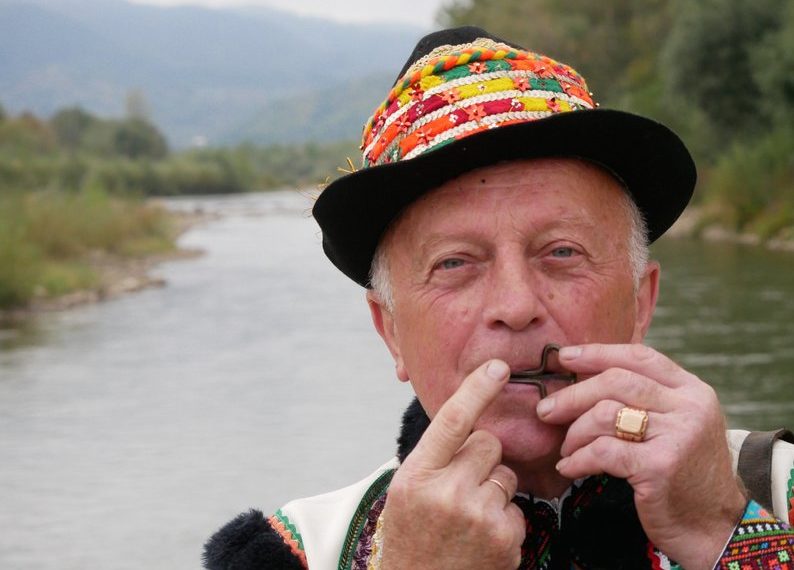 На дримбі Василь Марчук грає вже 65 років