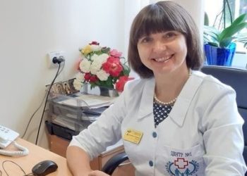 «Те, що імунітет можна «підвищити» завдяки штучним вітамінам, хибна думка. Доказової бази із застосування штучних вітамінів немає. Вживати потрібно продукти, багаті на вітаміни», – радить Валентина Гесаль. Фото з архіву лікарки.