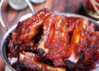 Реберця по-канадськи. Фото: cdn.vkusnoo.com.ua