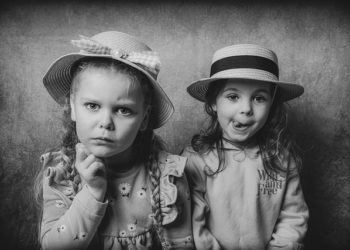 Жодна з дівчат не планувала пов'язати з Вікторм свого життя, просто хотілося звичного змалку: перемогти в імітованому двобої. Фото: pixabay.com