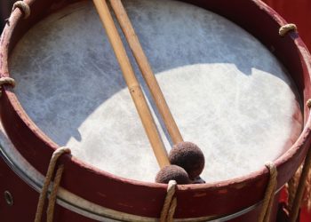 Від відлуння маршу в молоковозі даївці ледь не знепритомніли. Миколі ж потерпли ноги і хлинув гарячий піт. Фото: pixabay.com