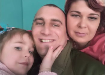 "Нам так його не вистачає. Не вистачає татка, чоловіка...", каже Ірина. Фото з сімейного архіву.