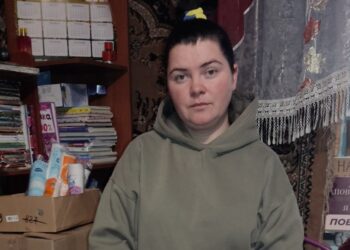 Вона не втомилюється чекати коханого з полону