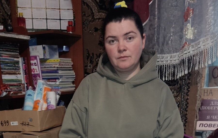 Вона не втомилюється чекати коханого з полону