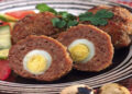 Котлета з яйцем. Фото: cdn.vkusnoo.com.ua