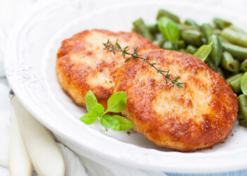 Котлети індичі з сиром та зеленню. Фото: tchkcdn.com