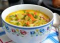 Сирний суп з копченою ковбасою. Фото: vkazivka.com