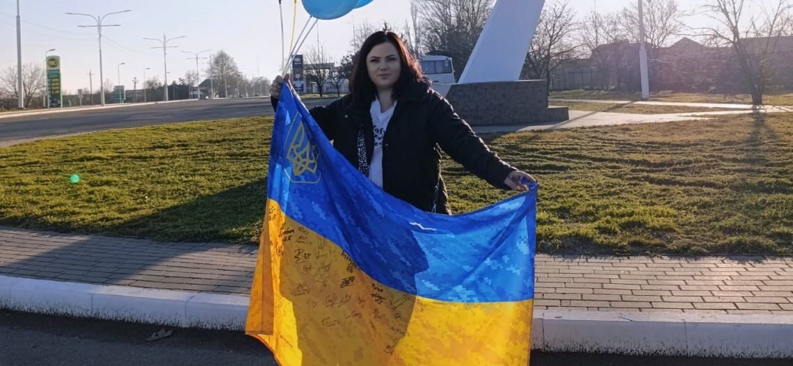 «Шкода, що настільки контрастні наші українські реалії: хтось гине через те, що хтось краде», – констатує Алла Нікітіна.