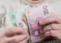 До середнього рівня не дотягують пенсійні виплати 62% українських пенсіонерів. Фото: enovosty.com