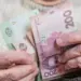 До середнього рівня не дотягують пенсійні виплати 62% українських пенсіонерів. Фото: enovosty.com