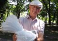 Олександр Світайло з голубом павичем. Фото автора.